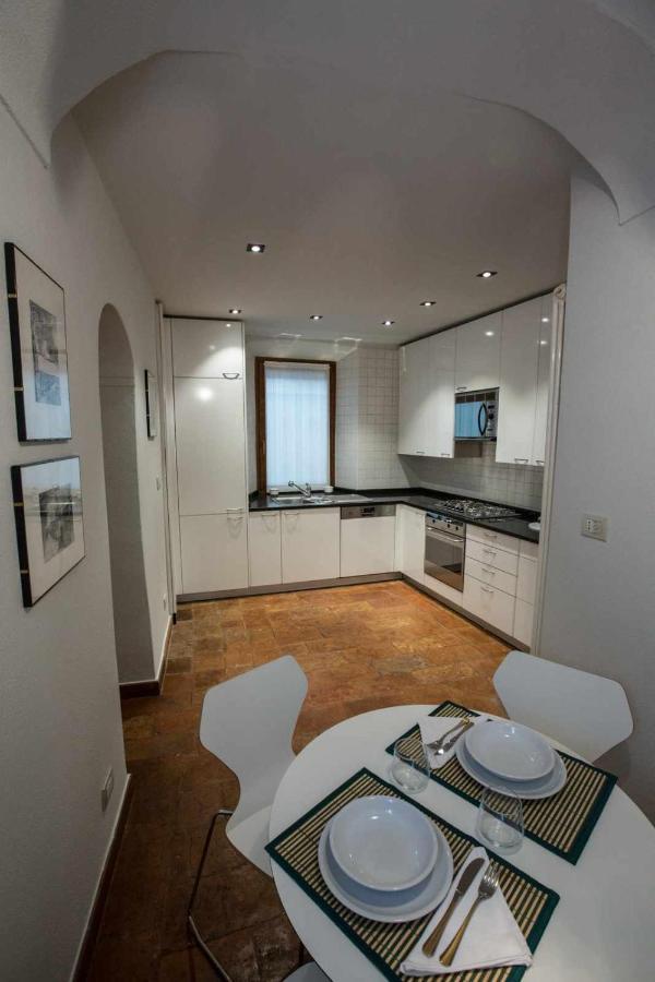 Historical In The Center Of - Larihome A02 Appartamento