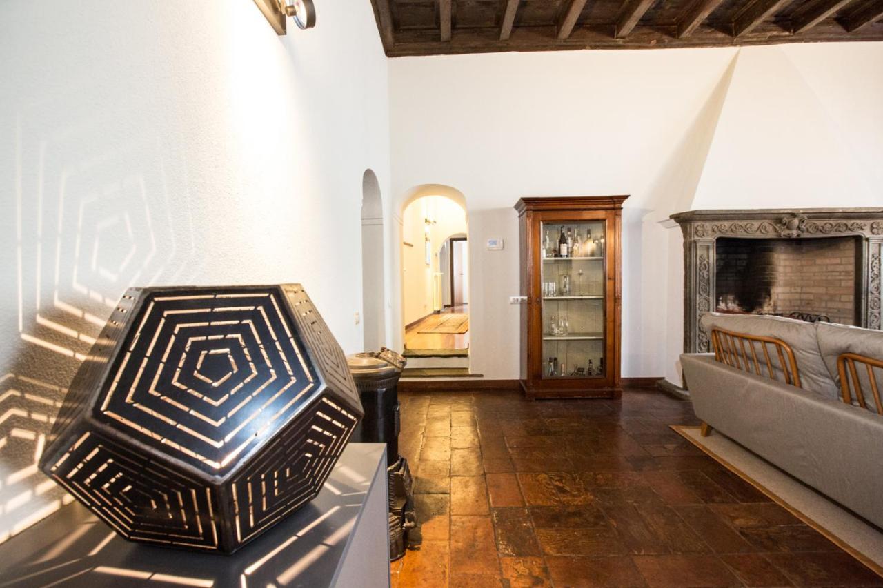 Appartamento Historical In The Center Of - Larihome A02 *